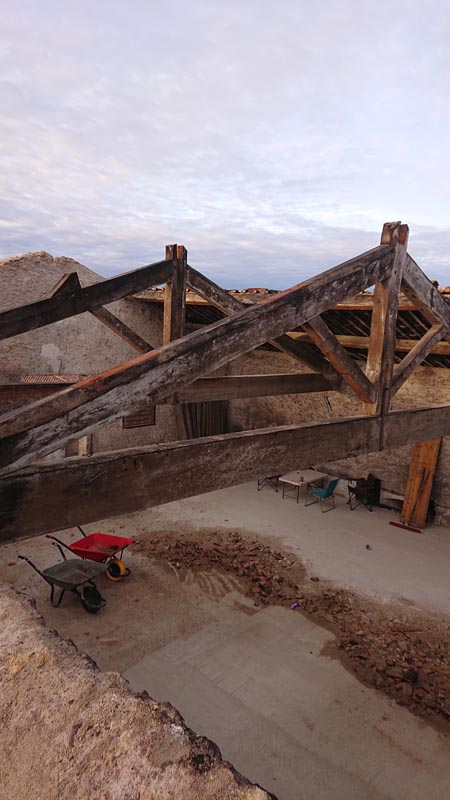 Travaux de charpente, Sauvian