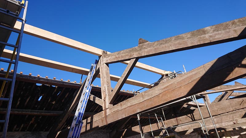 Travaux de charpente, Bessan